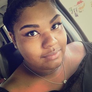 Meet your Posher, Lauree